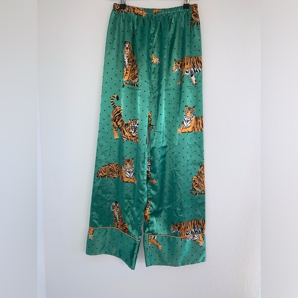 Feminine Tiger Wide Leg Pajama Pants Medium 🐅 - Picture 9 of 11
